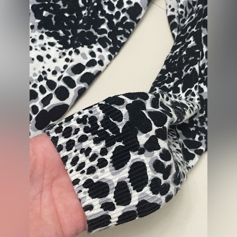 CROFT & BARROW Black and White Animal Print 100% Cotton Cardigan Sweater Size L - Picture 3 of 10